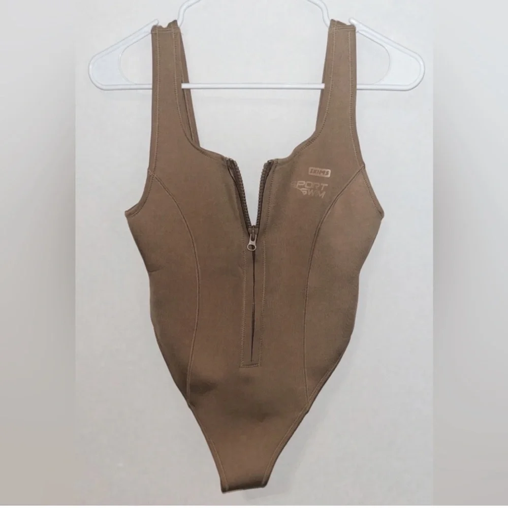 SKIMS SPORTS SWIM SCOOP NECK ONE PIECE